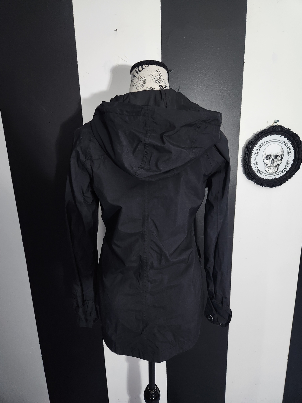 The North Face Women's Hooded Utility Jacket in Charcoal - Picture 4 of 6